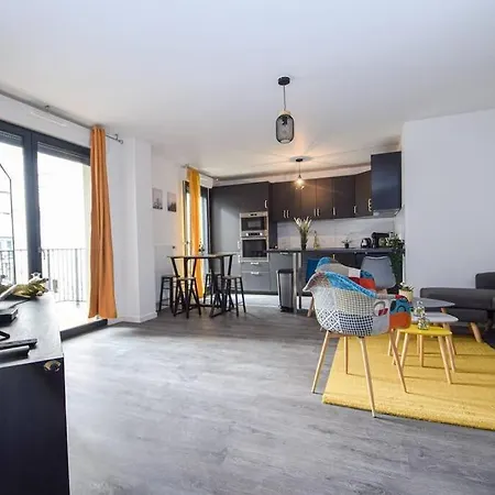 Super Avec Balcon Et Parking A * Paris